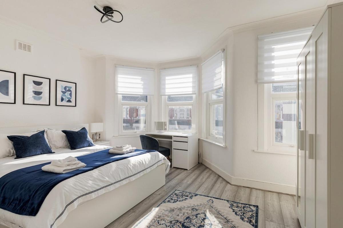 Modern 4 Bedroom House In Woodgreen Appartamento