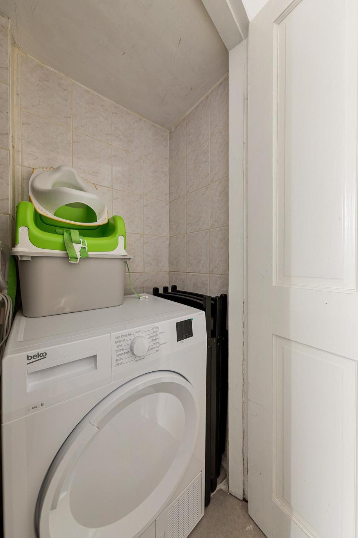 Modern 4 Bedroom House In Woodgreen Appartamento Londra