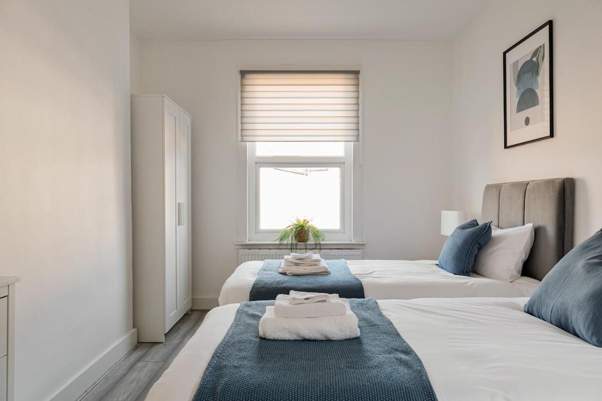 Modern 4 Bedroom House In Woodgreen Appartamento Londra