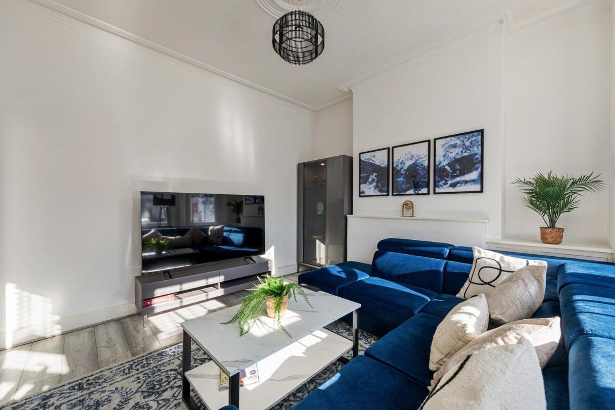 Appartamento Modern 4 Bedroom House In Woodgreen Londra