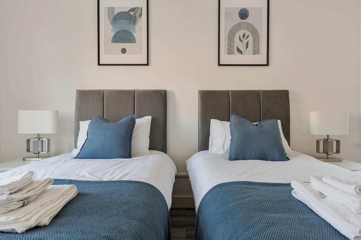 Modern 4 Bedroom House In Woodgreen