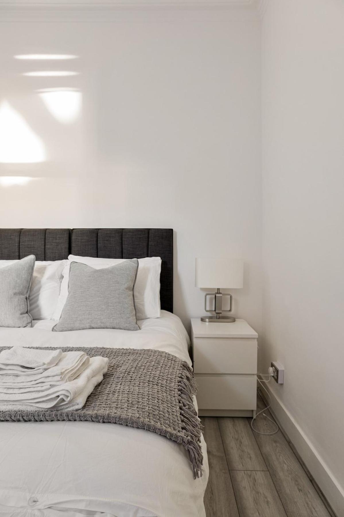 Modern 4 Bedroom House In Woodgreen Appartamento